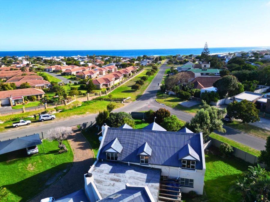 6 Bedroom Property for Sale in Sandbaai Western Cape